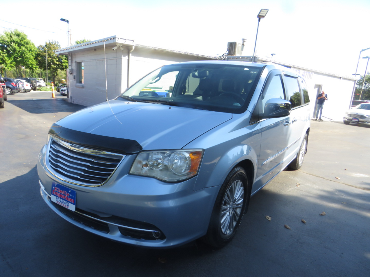 2013 Chrysler Town & Country photo 2