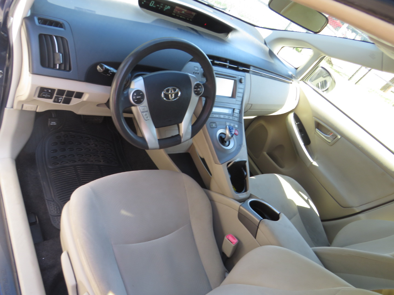 2013 Toyota Prius photo 10