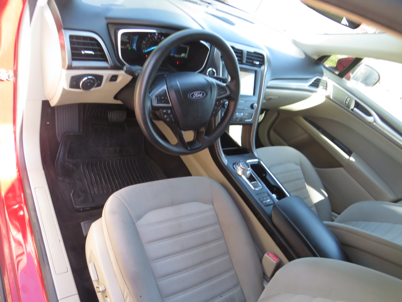 2019 Ford Fusion Hybrid SE photo 9