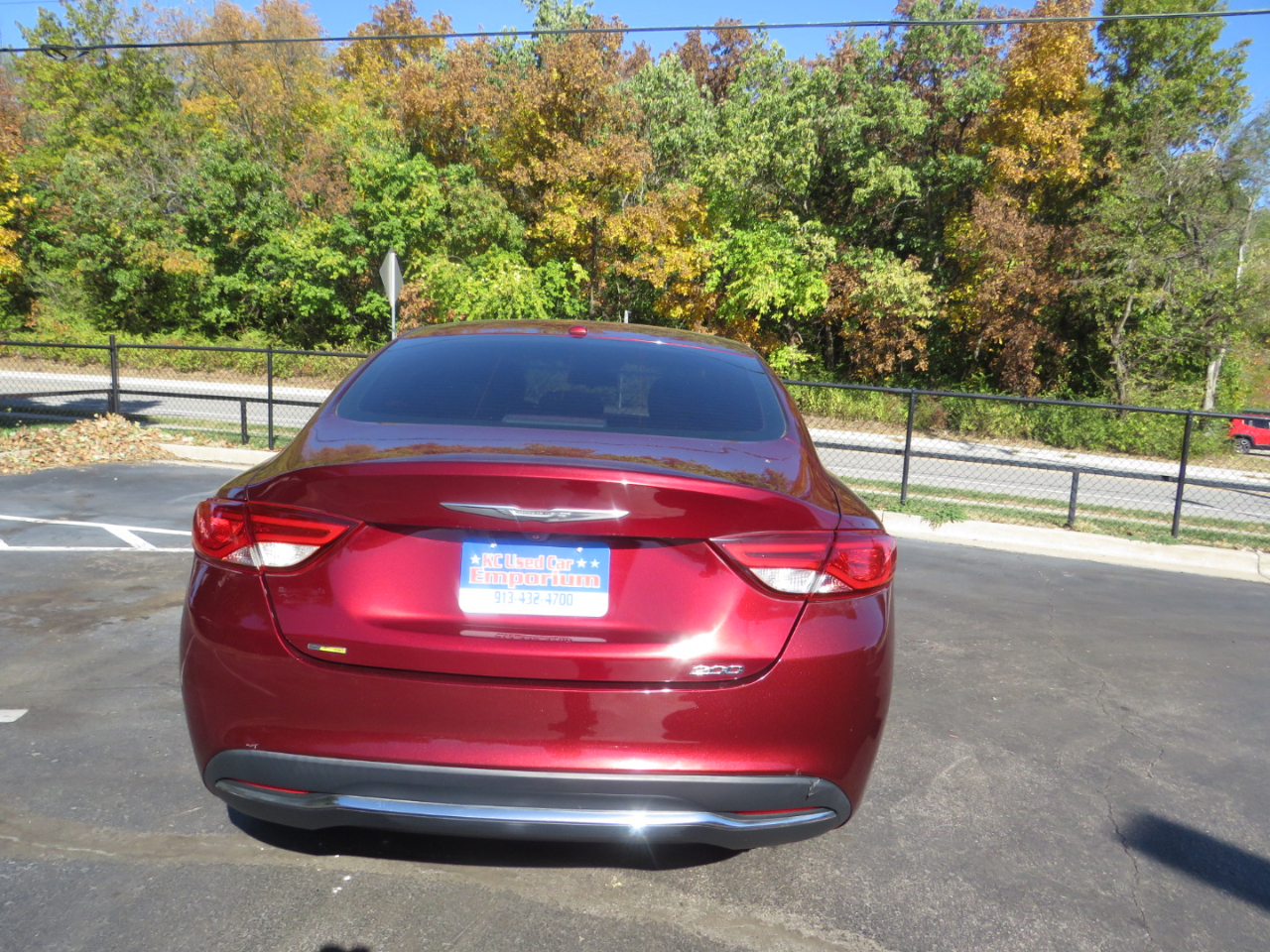 Chrysler 200 4dr Sdn Limited FWD 2015 Chrysler 200 4dr Sdn Limited FWD 2015