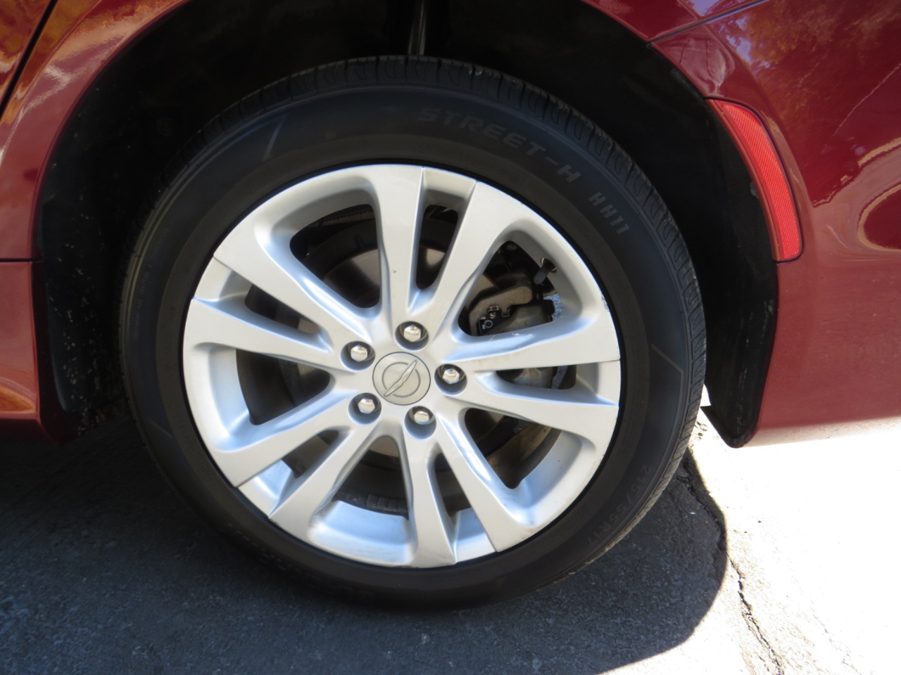 Chrysler 200 4dr Sdn Limited FWD 2015 Chrysler 200 4dr Sdn Limited FWD 2015