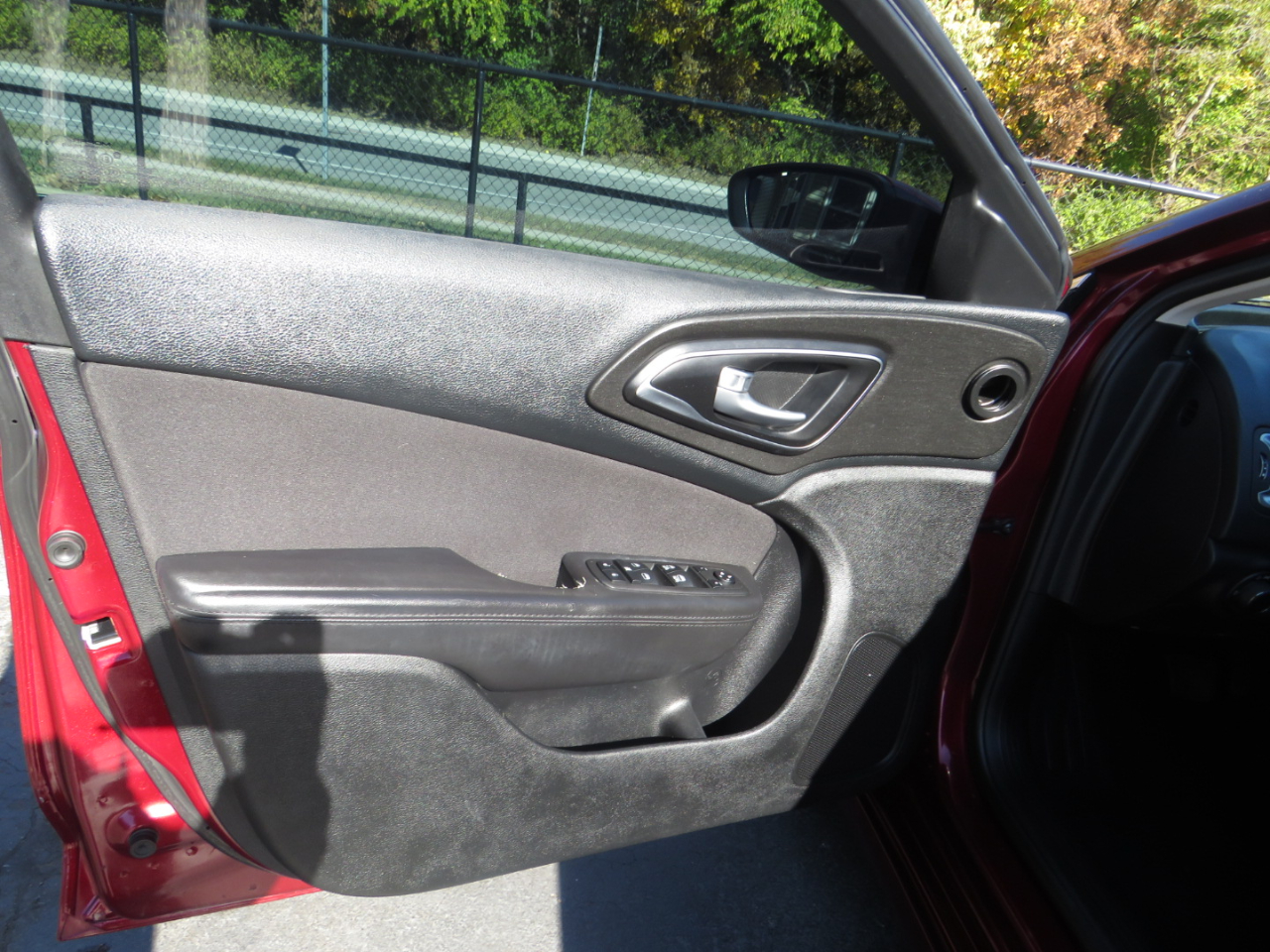 Chrysler 200 4dr Sdn Limited FWD 2015 Chrysler 200 4dr Sdn Limited FWD 2015