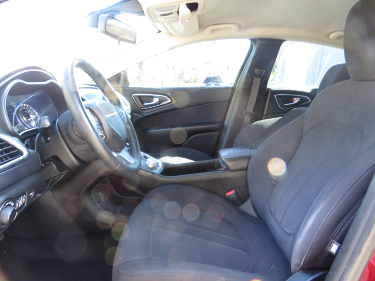 Chrysler 200 4dr Sdn Limited FWD 2015 Chrysler 200 4dr Sdn Limited FWD 2015