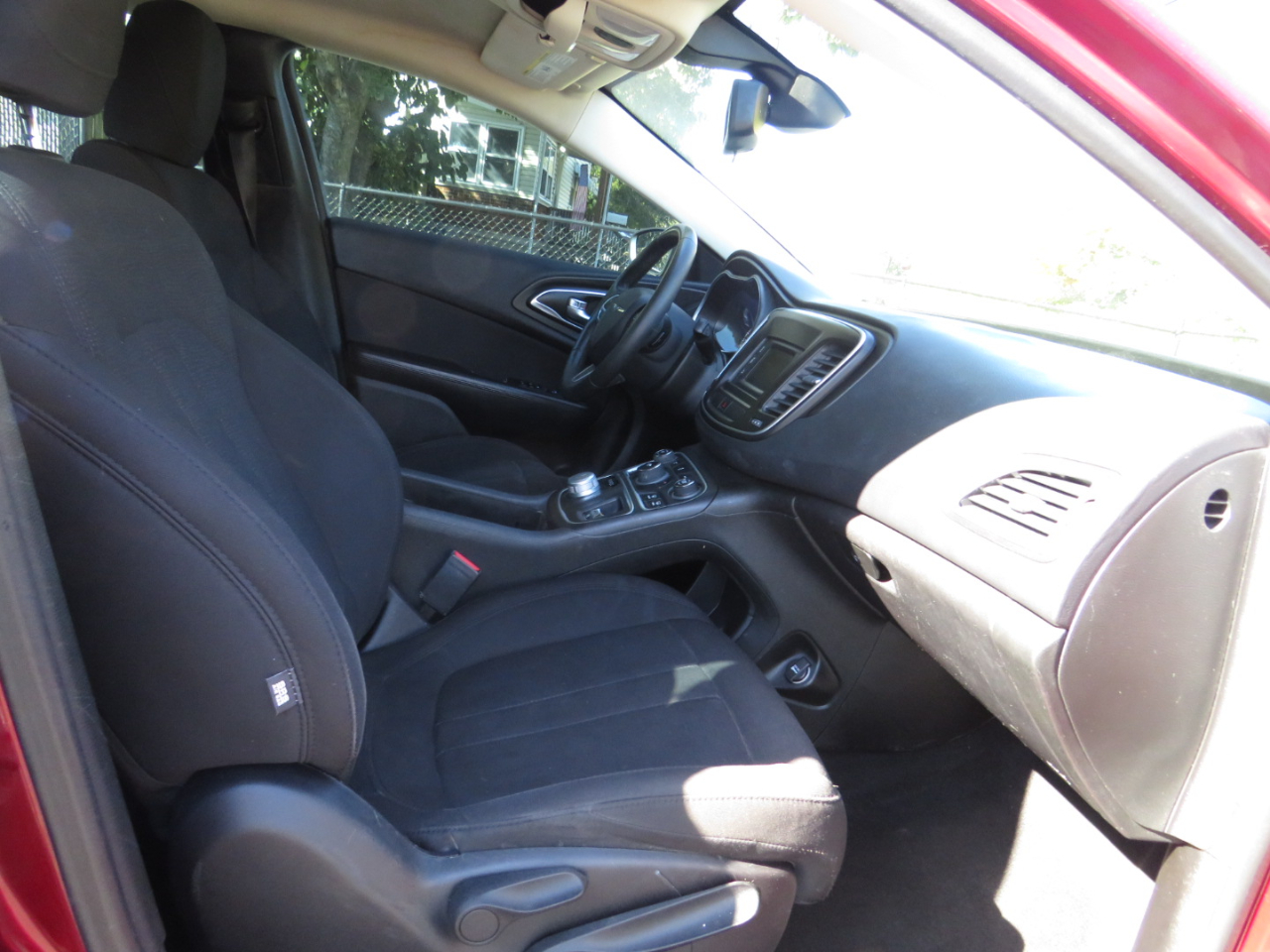 Chrysler 200 4dr Sdn Limited FWD 2015 Chrysler 200 4dr Sdn Limited FWD 2015