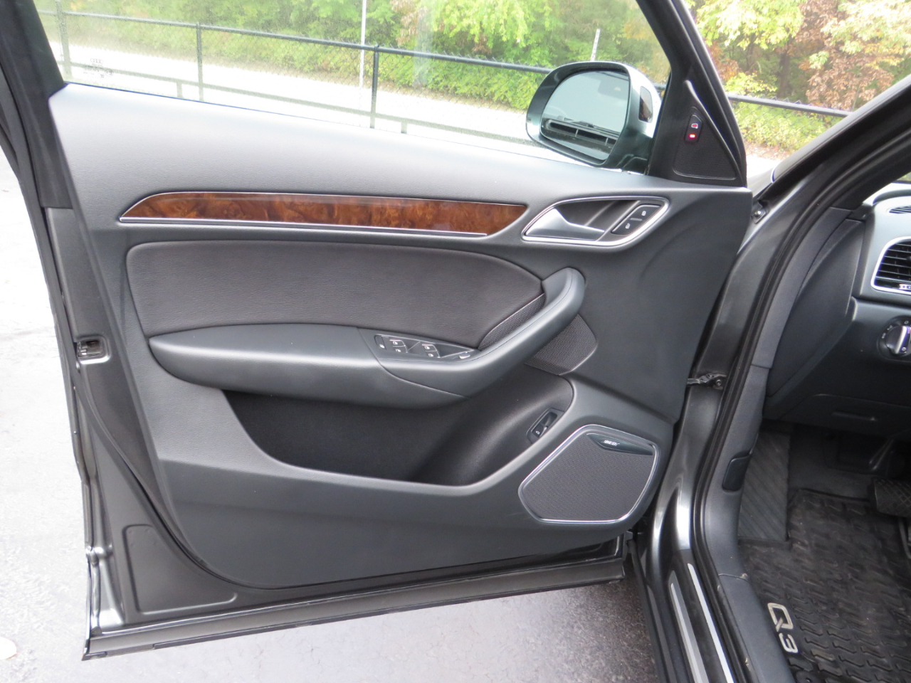 Audi Q3 2.0 TFSI Sport Premium Plus quattro AWD 2018 Audi Q3 2.0 TFSI Sport Premium Plus quattro AWD 2018