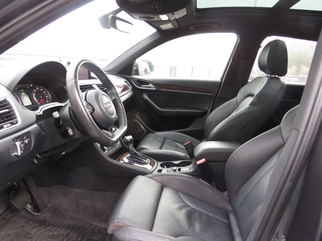 Audi Q3 2.0 TFSI Sport Premium Plus quattro AWD 2018 Audi Q3 2.0 TFSI Sport Premium Plus quattro AWD 2018