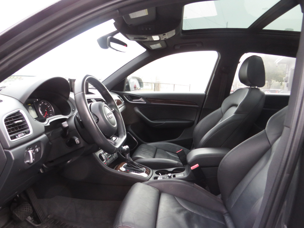 Audi Q3 2.0 TFSI Sport Premium Plus quattro AWD 2018 Audi Q3 2.0 TFSI Sport Premium Plus quattro AWD 2018