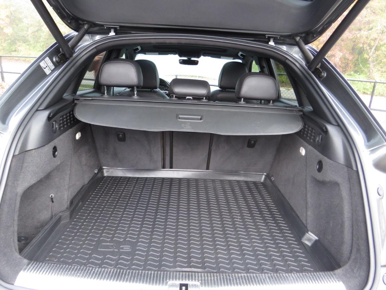 Audi Q3 2.0 TFSI Sport Premium Plus quattro AWD 2018 Audi Q3 2.0 TFSI Sport Premium Plus quattro AWD 2018