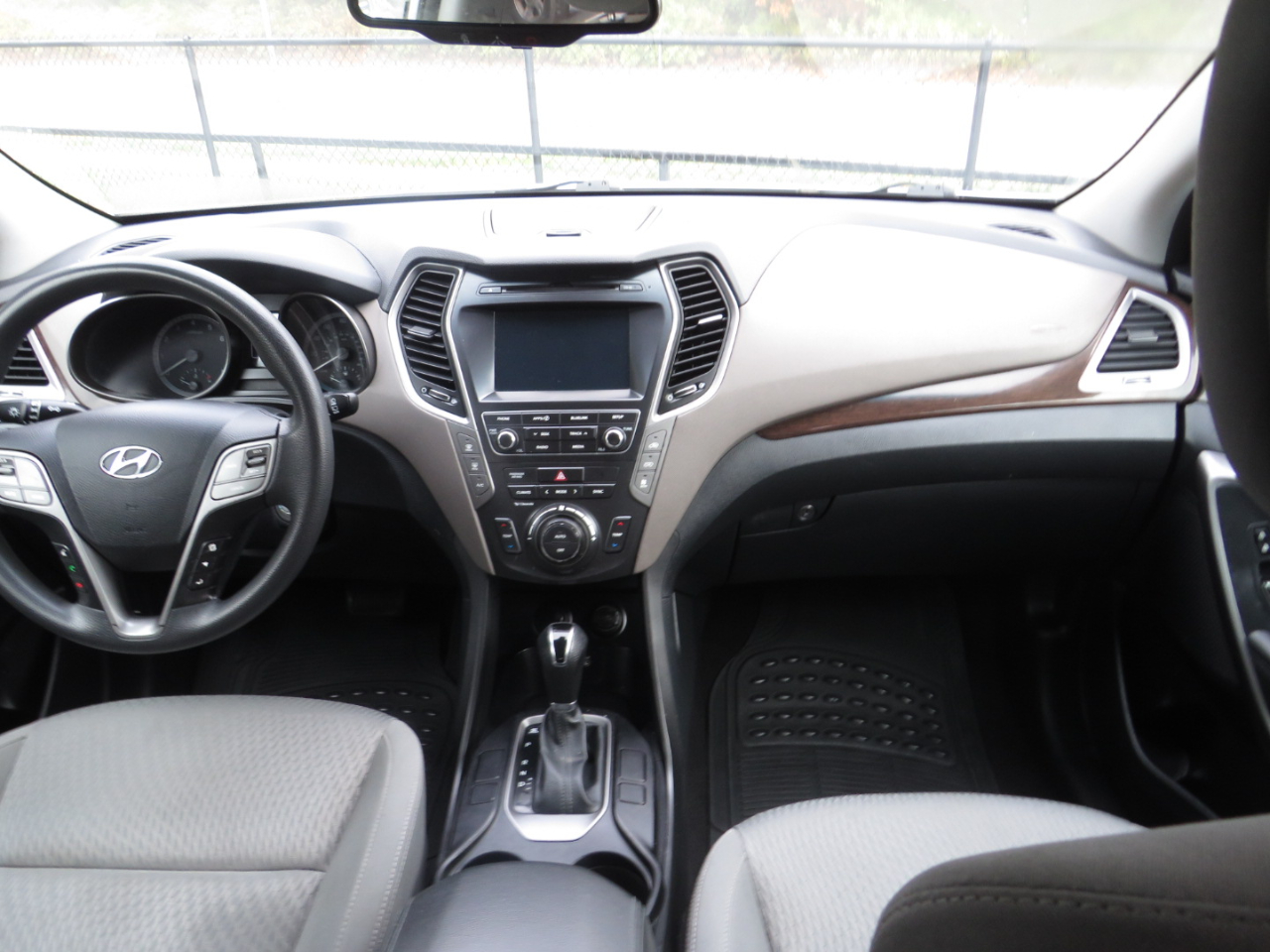 Hyundai Santa Fe SE 3.3L Auto AWD 2017 Hyundai Santa Fe SE 3.3L Auto AWD 2017