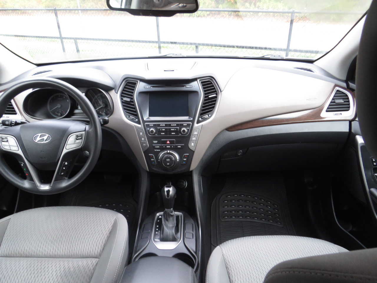 Hyundai Santa Fe SE 3.3L Auto AWD 2017 Hyundai Santa Fe SE 3.3L Auto AWD 2017