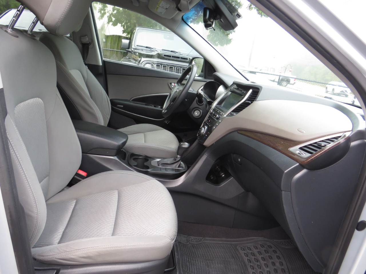 Hyundai Santa Fe SE 3.3L Auto AWD 2017 Hyundai Santa Fe SE 3.3L Auto AWD 2017