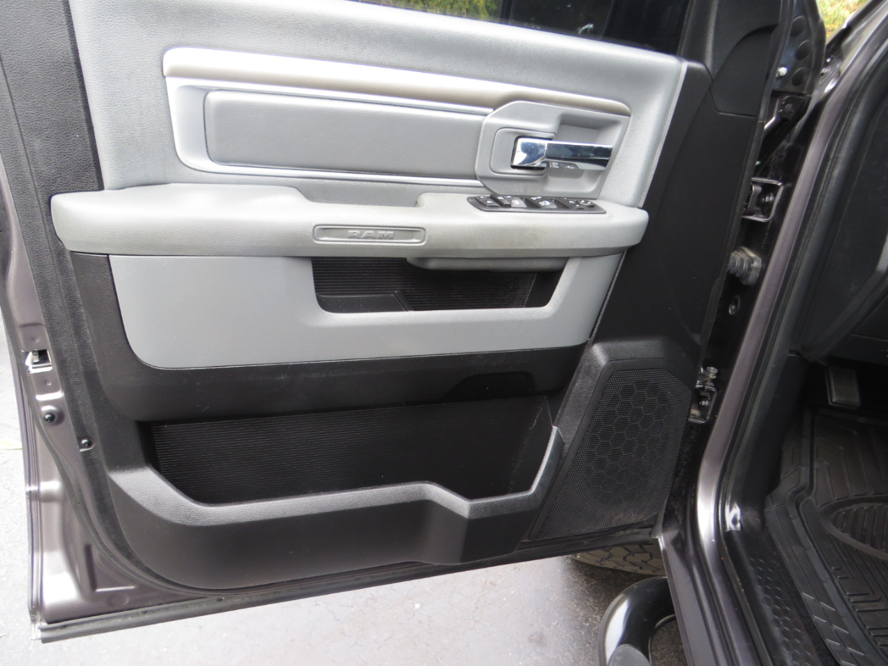 RAM 1500 4WD Crew Cab 140.5" Big Horn 2016 RAM 1500 4WD Crew Cab 140.5" Big Horn 2016