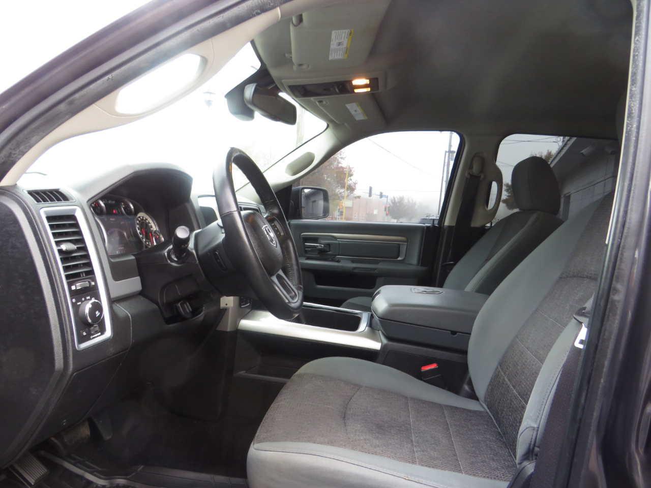 RAM 1500 4WD Crew Cab 140.5" Big Horn 2016 RAM 1500 4WD Crew Cab 140.5" Big Horn 2016