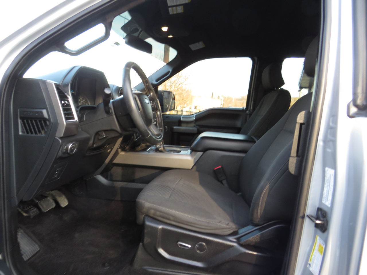 Ford F-150 4WD SuperCab 145" Lariat 2016