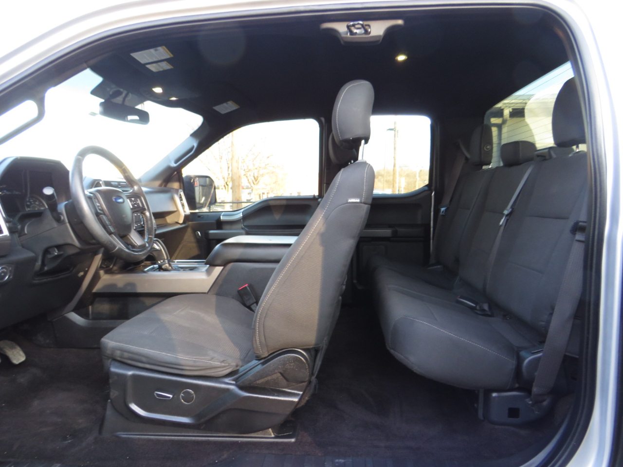 Ford F-150 4WD SuperCab 145" Lariat 2016