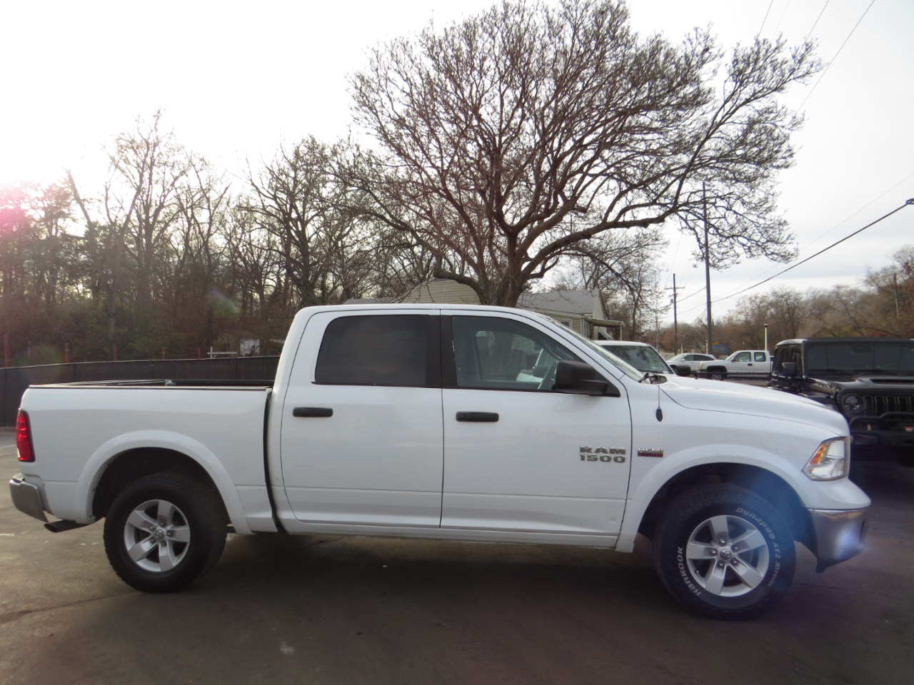 RAM 1500 4WD Crew Cab 140.5" Outdoorsman 2016