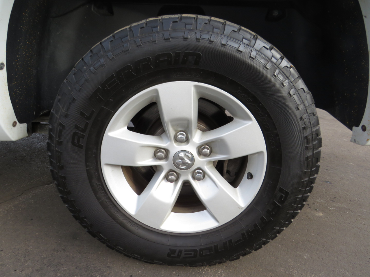 RAM 1500 4WD Crew Cab 140.5" Outdoorsman 2016