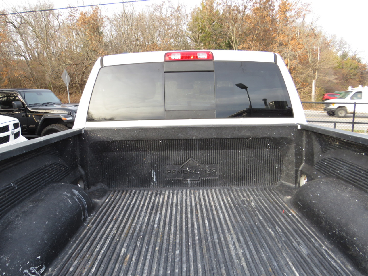 RAM 1500 4WD Crew Cab 140.5" Outdoorsman 2016