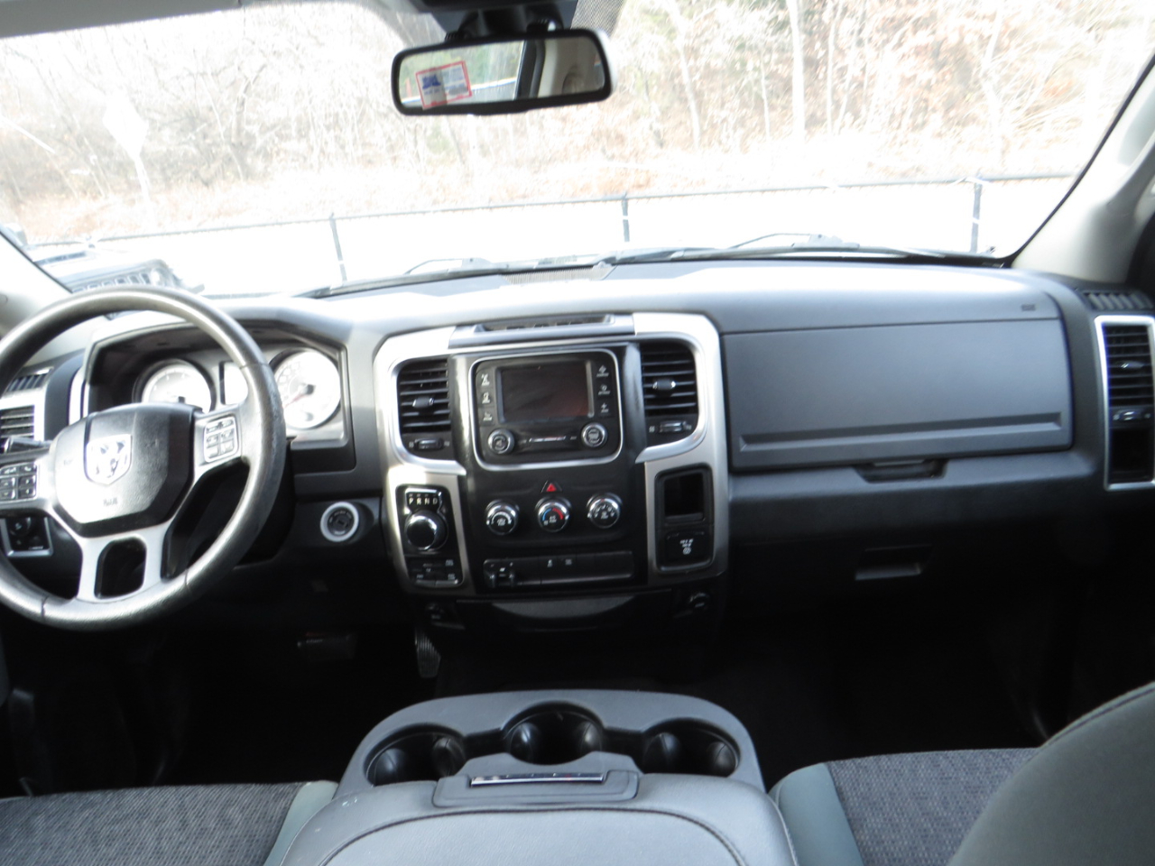 RAM 1500 4WD Crew Cab 140.5" Outdoorsman 2016