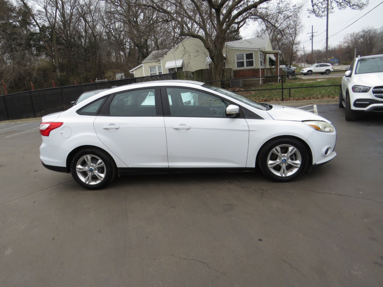 Ford Focus 4dr Sdn SE 2013
