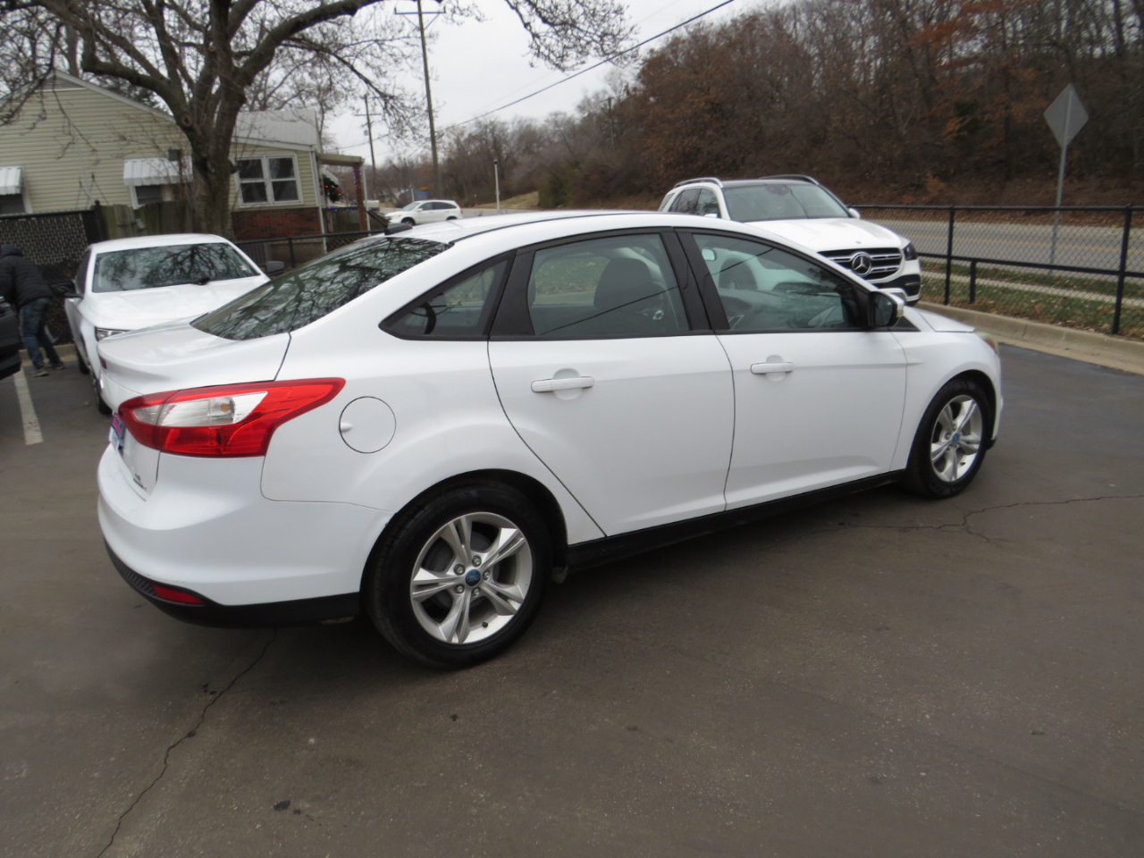 Ford Focus 4dr Sdn SE 2013