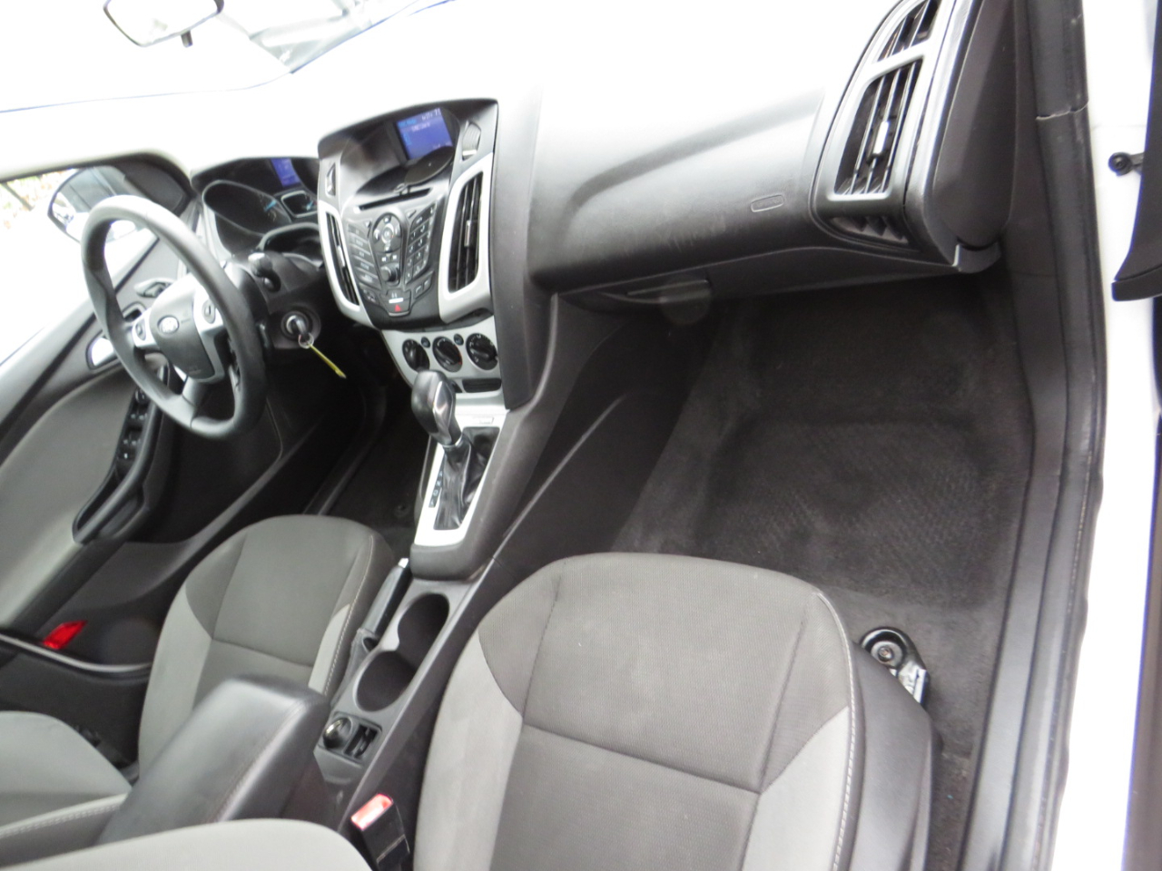 Ford Focus 4dr Sdn SE 2013