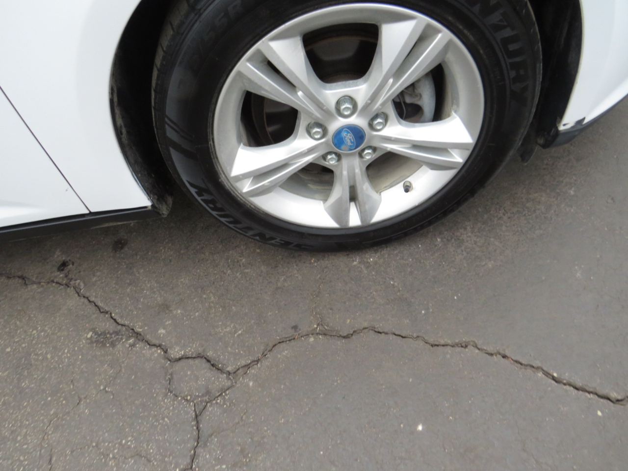 Ford Focus 4dr Sdn SE 2013