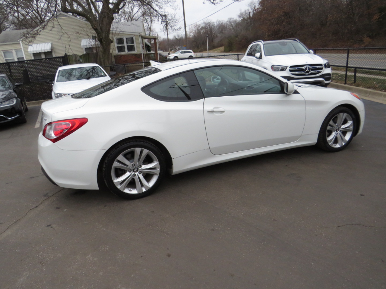 Hyundai Genesis Coupe 2dr 2.0T Auto Premium 2011