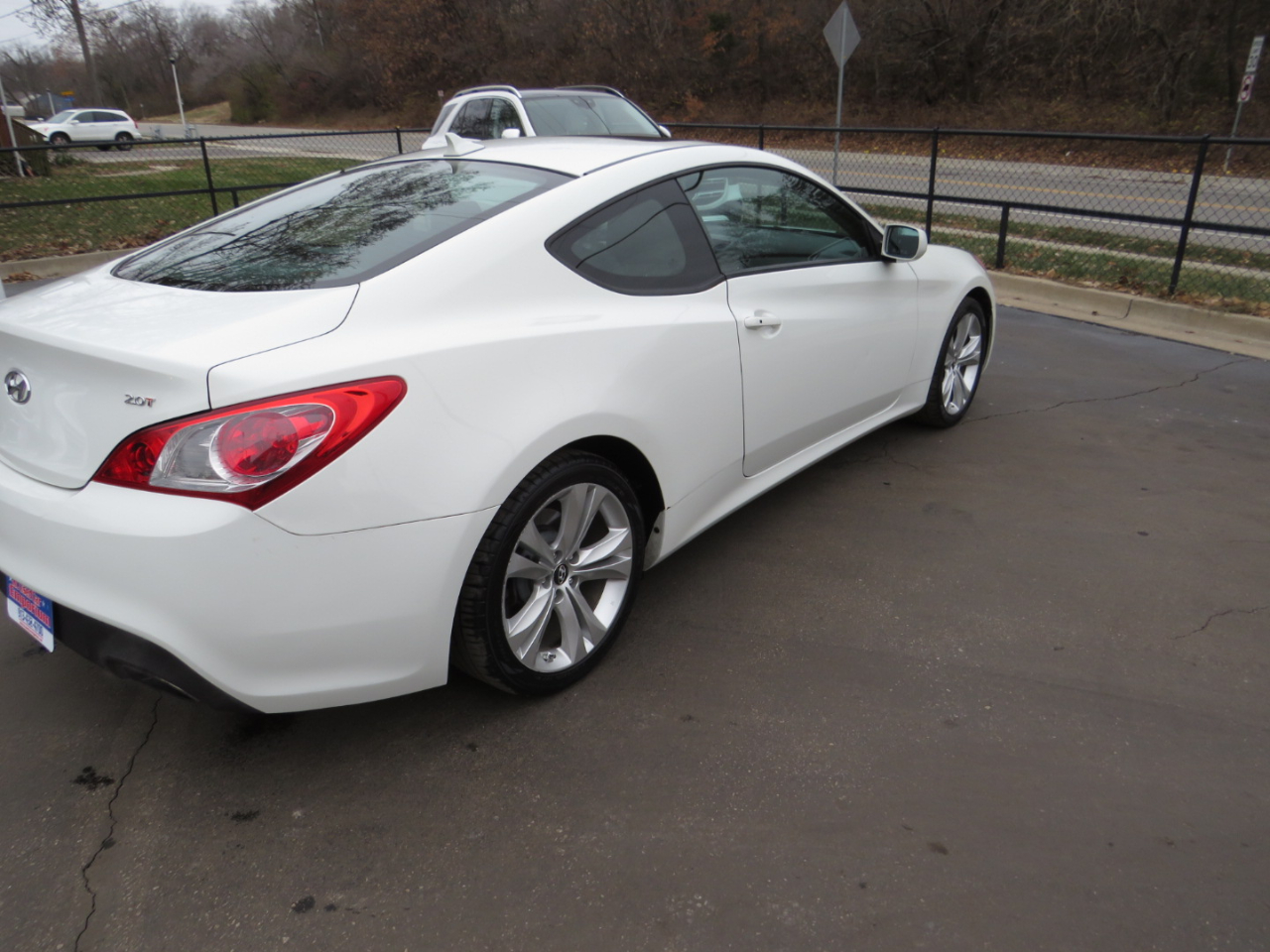 Hyundai Genesis Coupe 2dr 2.0T Auto Premium 2011