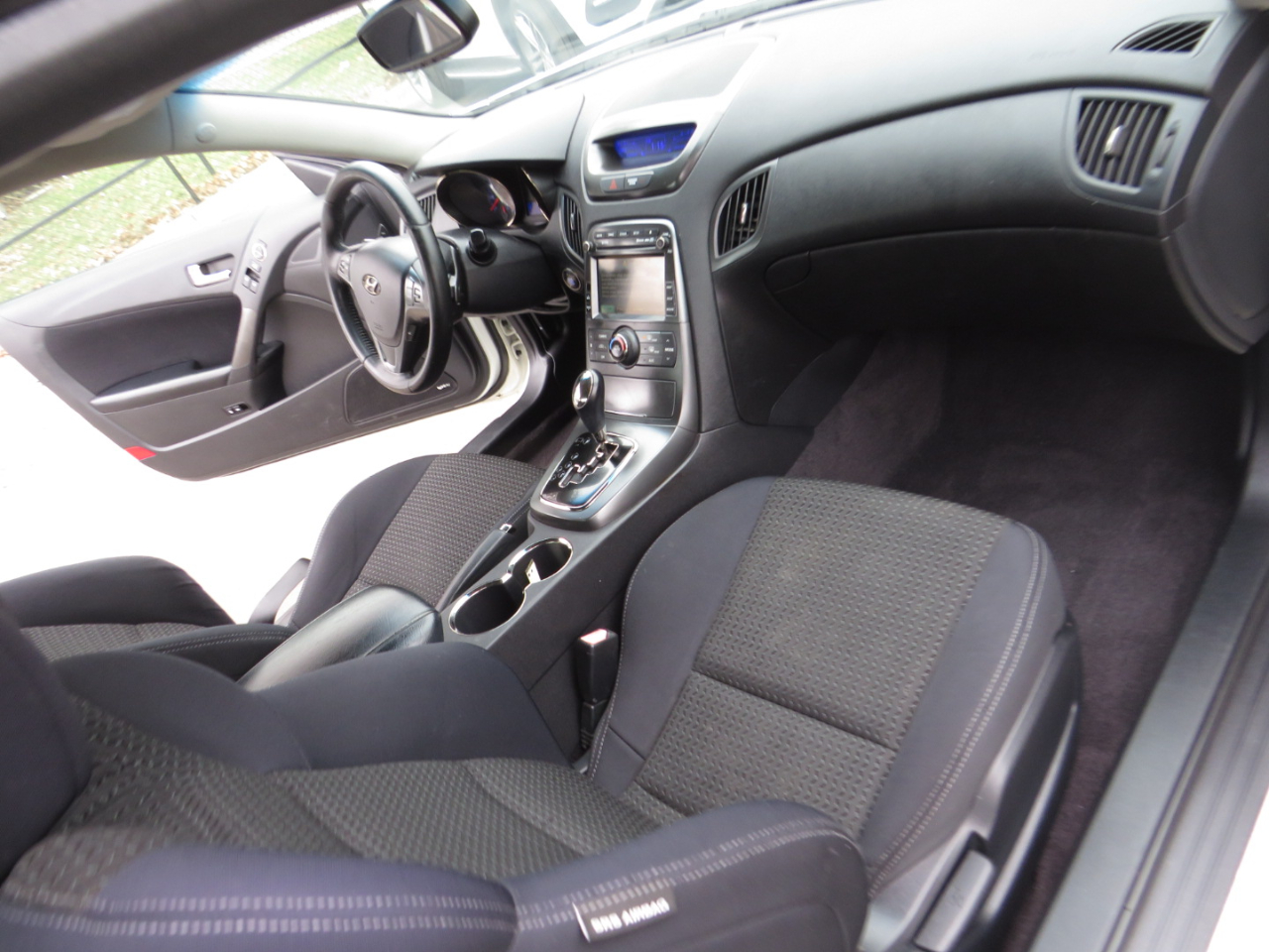 Hyundai Genesis Coupe 2dr 2.0T Auto Premium 2011