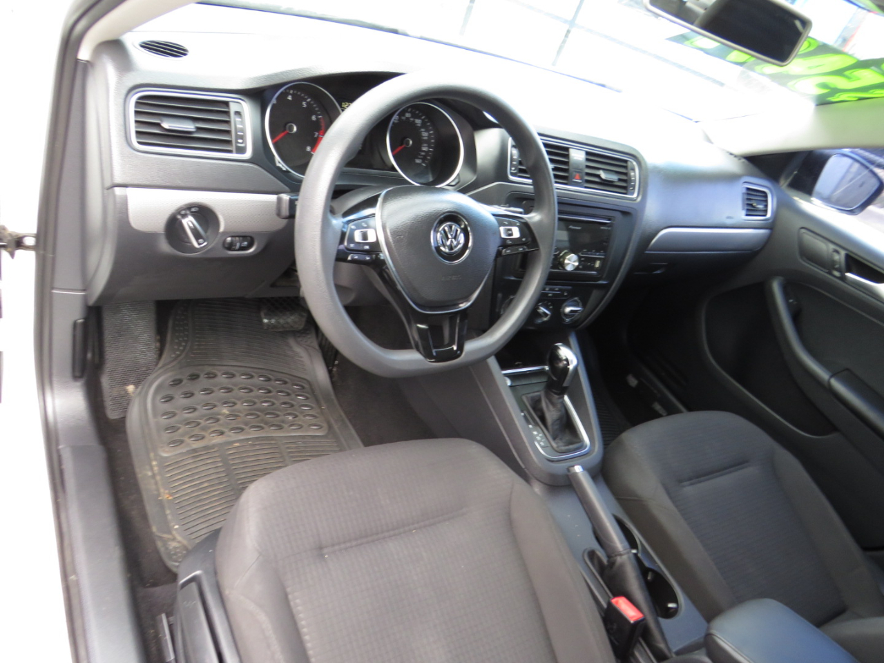 Volkswagen Jetta Sedan 4dr Auto 1.8T SE PZEV 2015