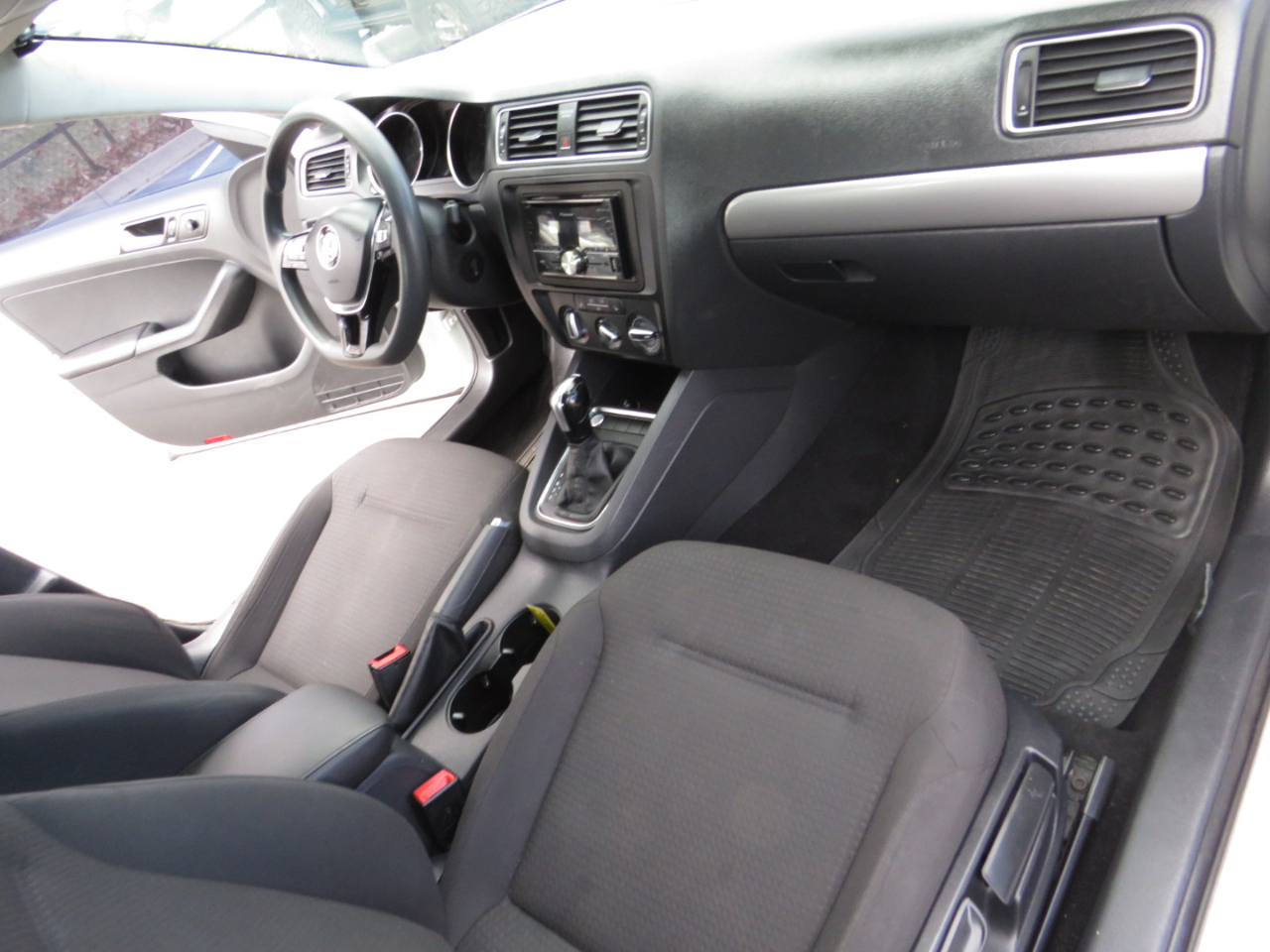 Volkswagen Jetta Sedan 4dr Auto 1.8T SE PZEV 2015