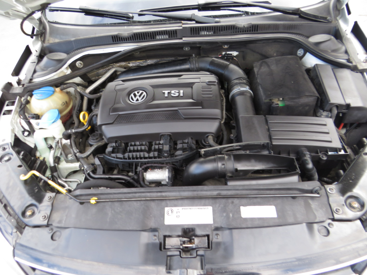 Volkswagen Jetta Sedan 4dr Auto 1.8T SE PZEV 2015