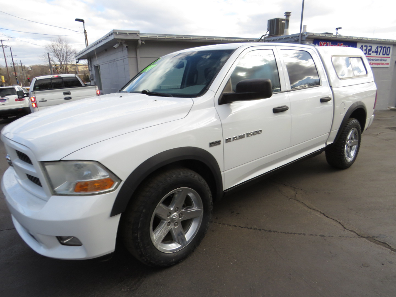 RAM 1500 4WD Crew Cab 140.5" Express 2012