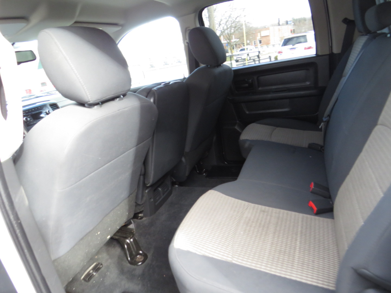 RAM 1500 4WD Crew Cab 140.5" Express 2012