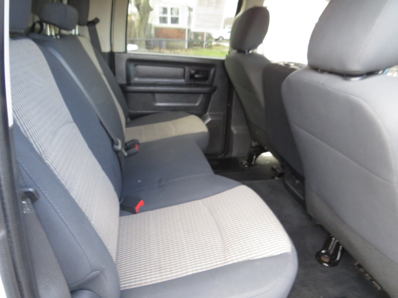 RAM 1500 4WD Crew Cab 140.5" Express 2012