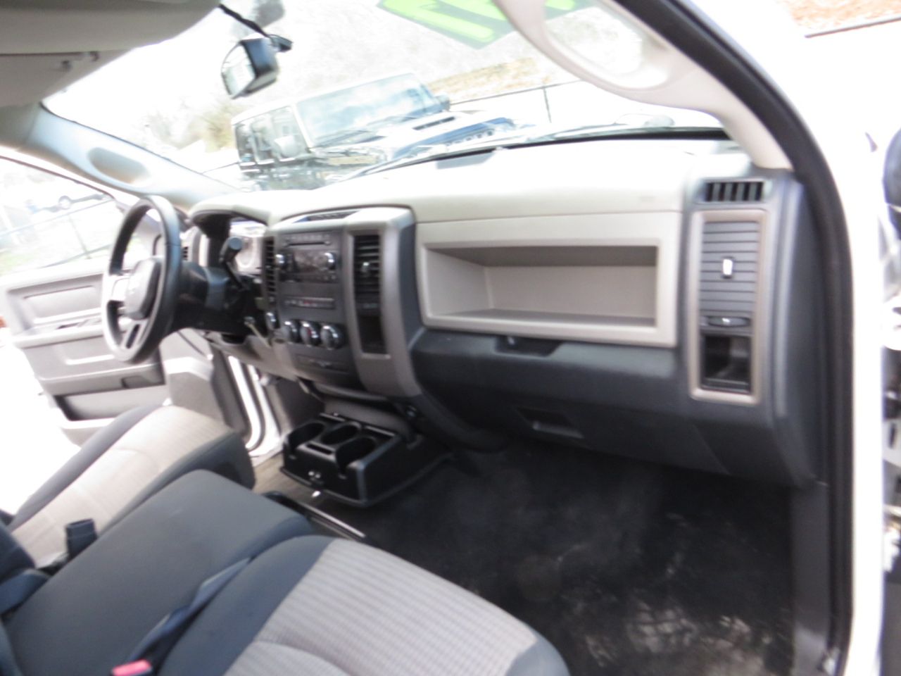 RAM 1500 4WD Crew Cab 140.5" Express 2012