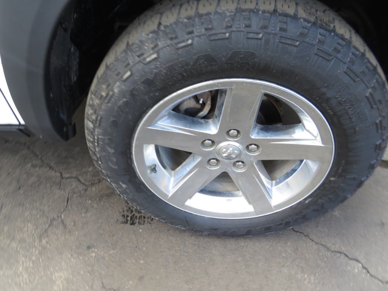 RAM 1500 4WD Crew Cab 140.5" Express 2012