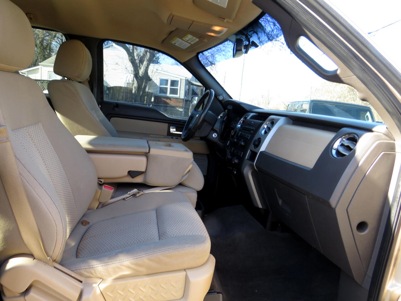 Ford F-150 2WD SuperCrew 145" XLT 2012