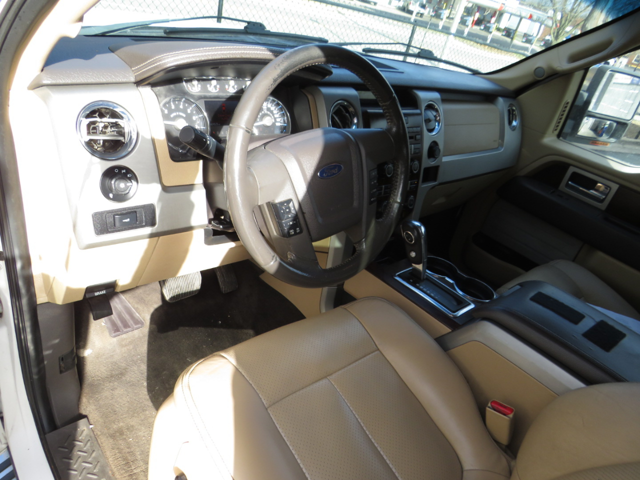 Ford F-150 4WD SuperCrew 145" Platinum 2012