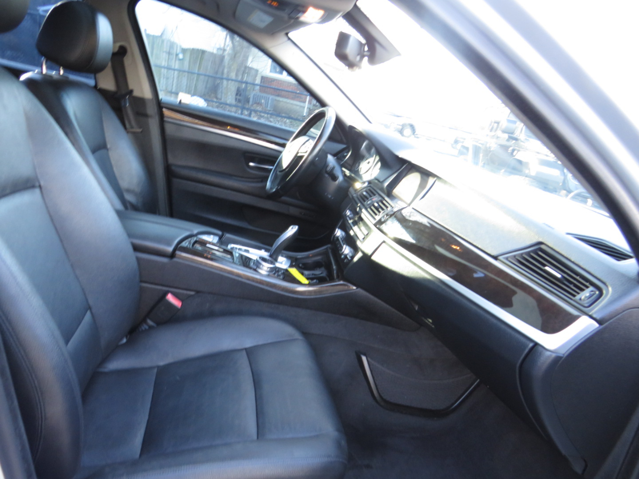 BMW 5 Series 4dr Sdn 528i RWD 2014