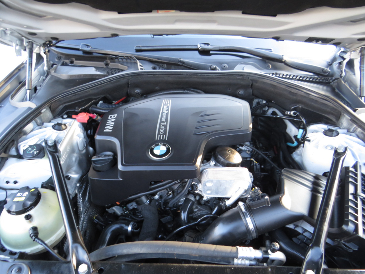 BMW 5 Series 4dr Sdn 528i RWD 2014