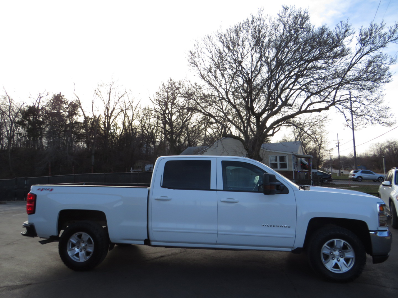Chevrolet Silverado 1500 4WD Crew Cab 153.0" LT w/1LT 2017