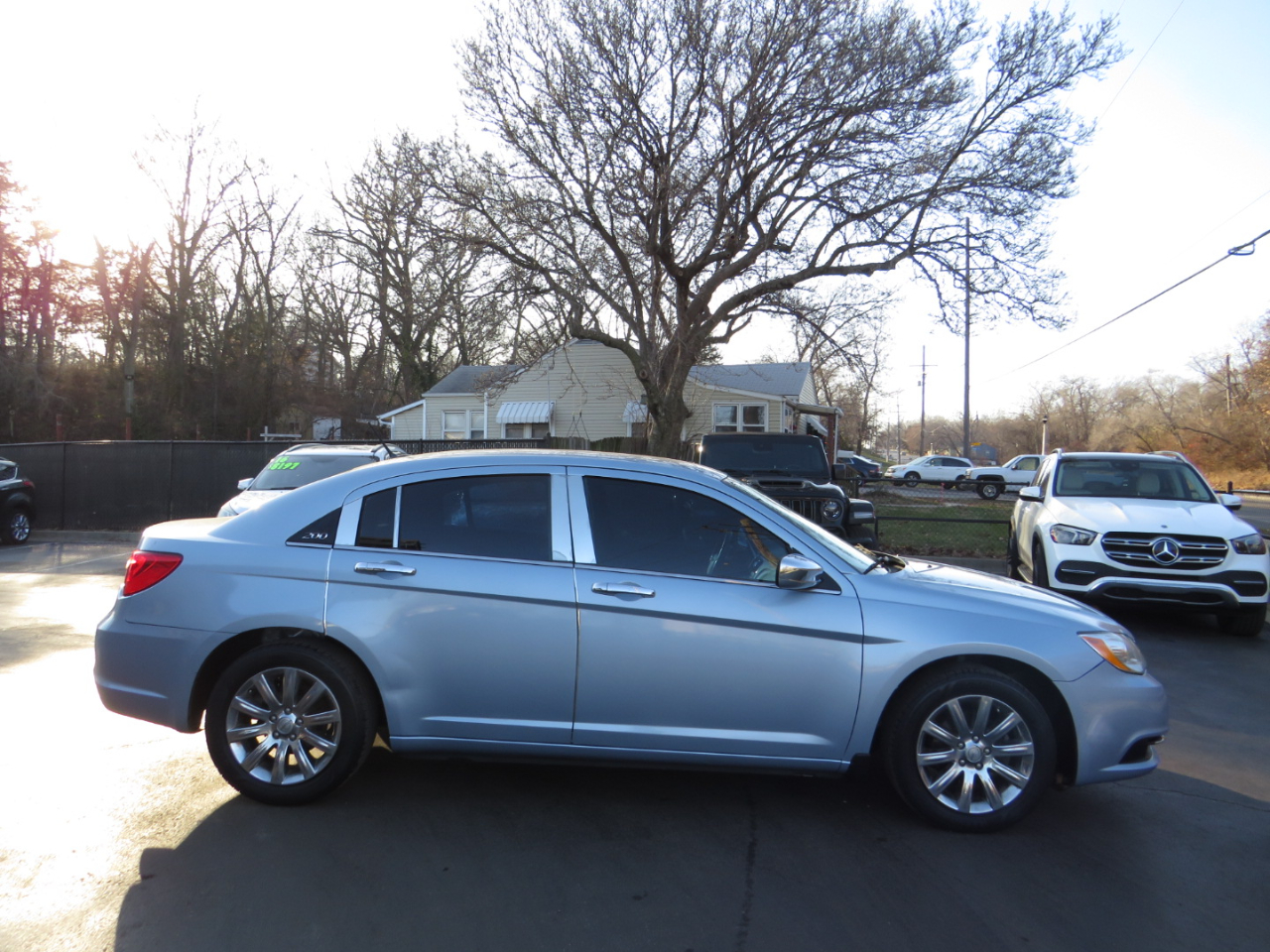 Chrysler 200 4dr Sdn Touring 2013