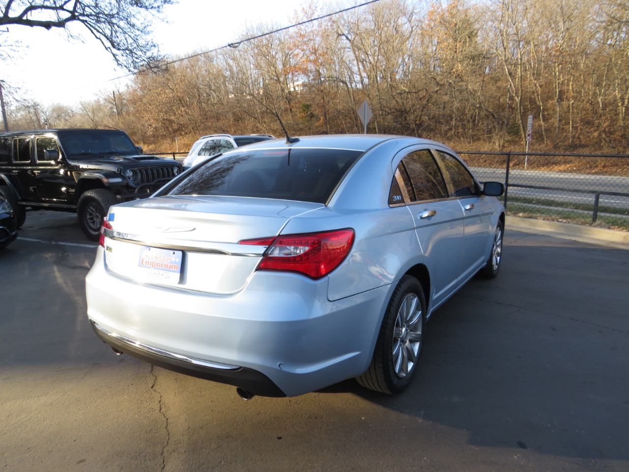 Chrysler 200 4dr Sdn Touring 2013