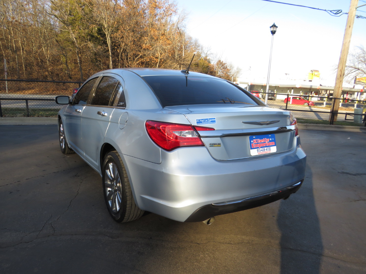 Chrysler 200 4dr Sdn Touring 2013