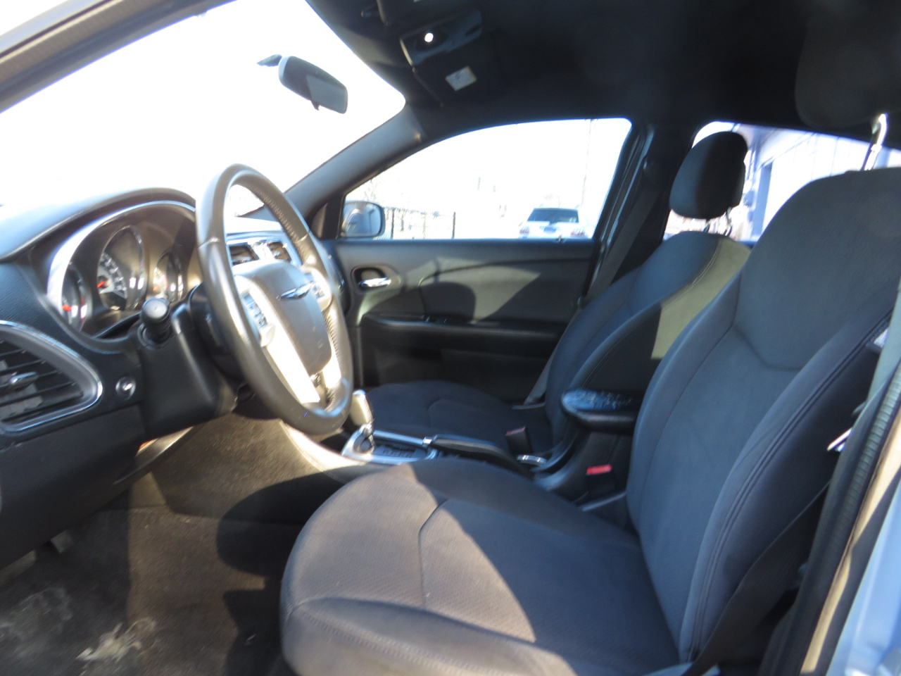 Chrysler 200 4dr Sdn Touring 2013