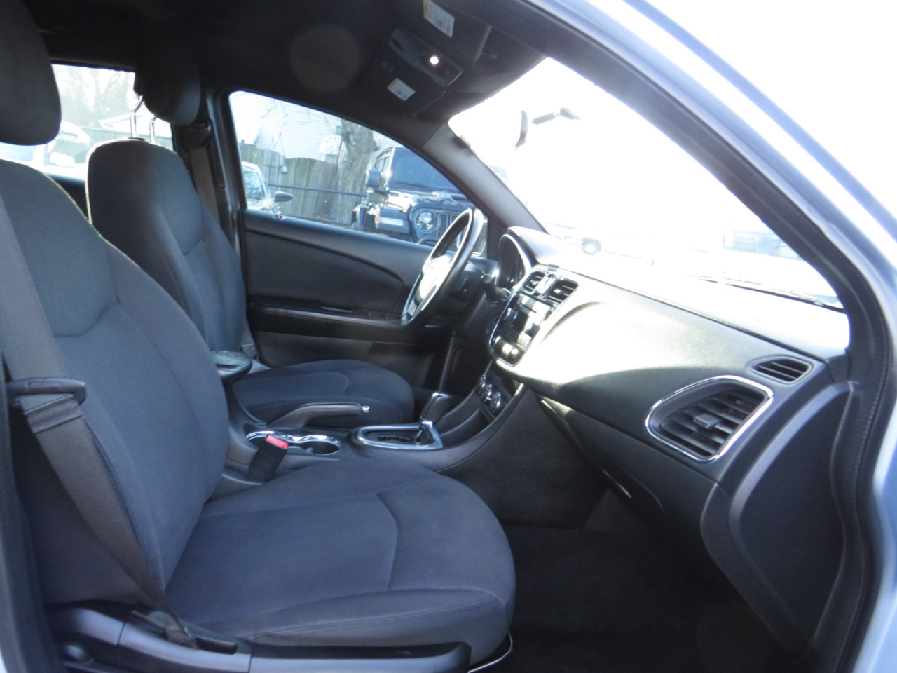 Chrysler 200 4dr Sdn Touring 2013