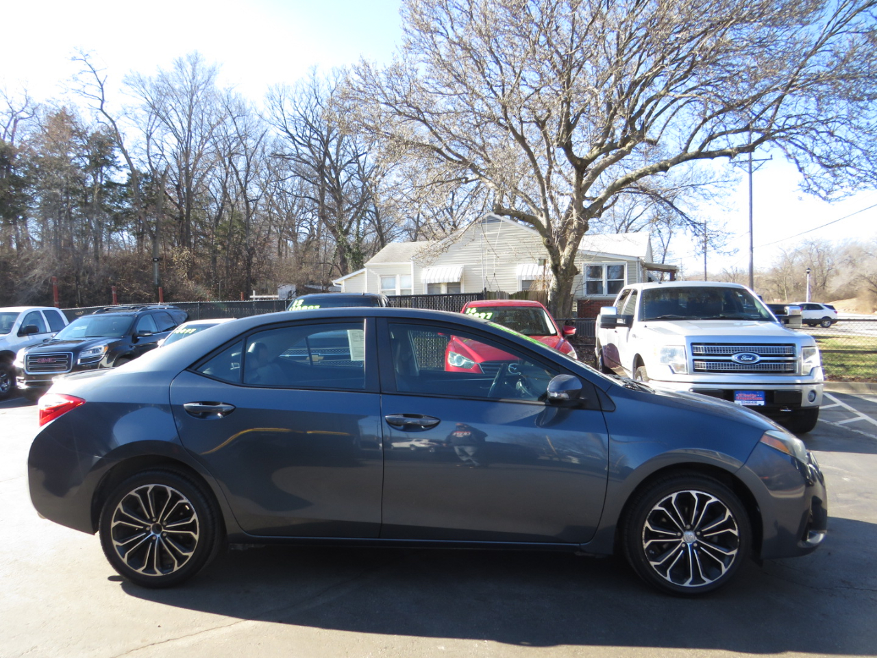 Toyota Corolla 4dr Sdn CVT LE Premium (Natl) 2015