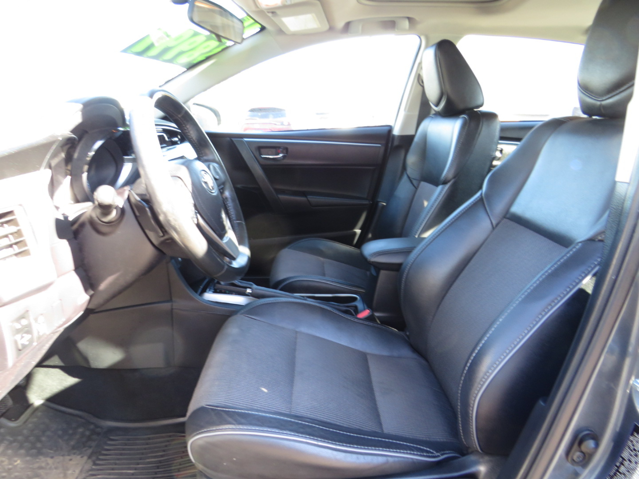 Toyota Corolla 4dr Sdn CVT LE Premium (Natl) 2015